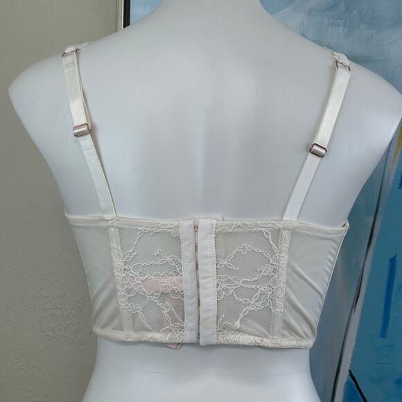 Victoria's Secret Corset Top
Dream Angels Off-White Lace
NWT M-DD - Picture 5 of 7